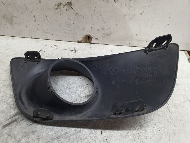 bontott DACIA SANDERO Jobb Ködfényszóró Lámpakeret