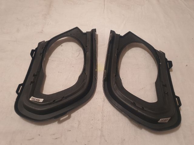 bontott DACIA SANDERO Jobb Ködfényszóró Lámpakeret