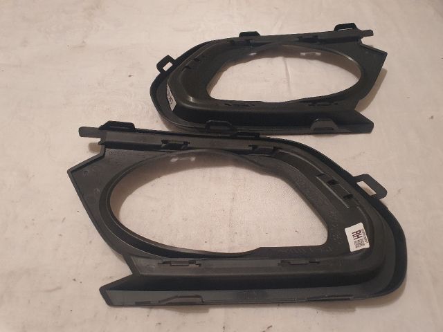 bontott DACIA SANDERO Jobb Ködfényszóró Lámpakeret