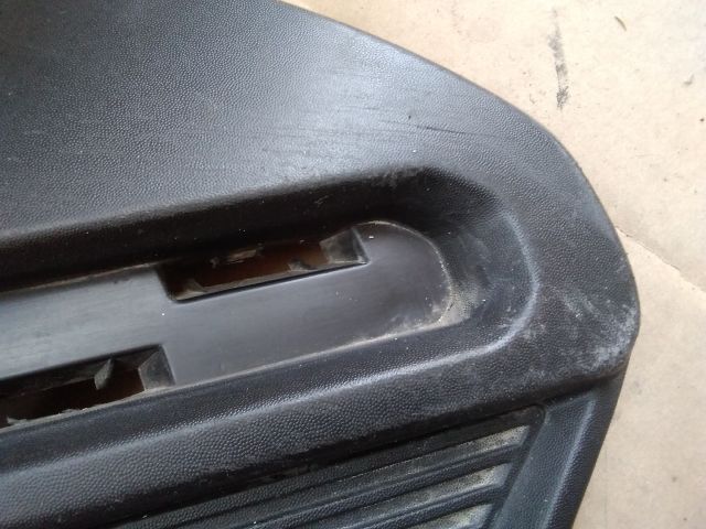 bontott DACIA SANDERO Jobb Ködlámpa Rács