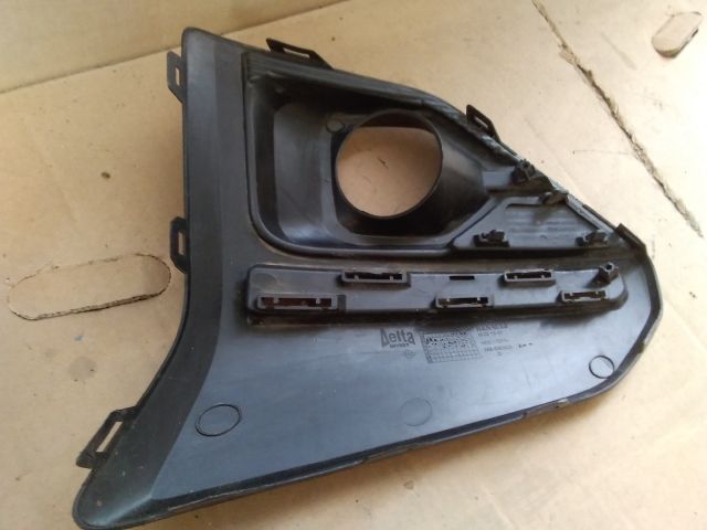 bontott DACIA SANDERO Jobb Ködlámpa Rács