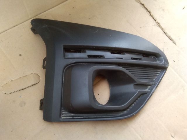 bontott DACIA SANDERO Jobb Ködlámpa Rács