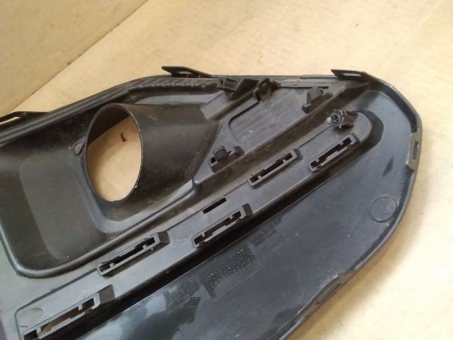 bontott DACIA SANDERO Jobb Ködzárófény Keret