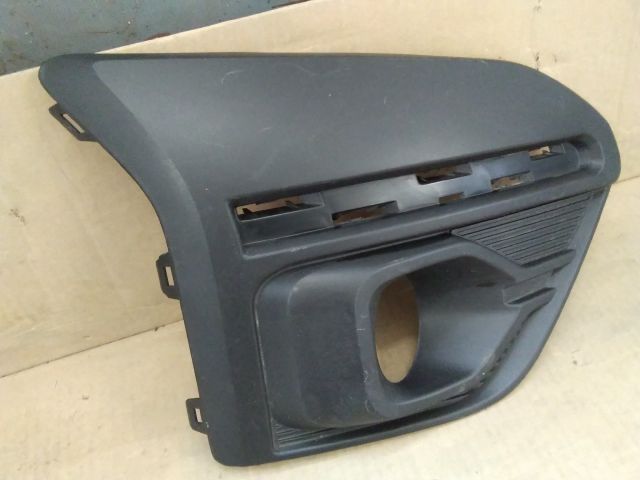 bontott DACIA SANDERO Jobb Ködzárófény Keret