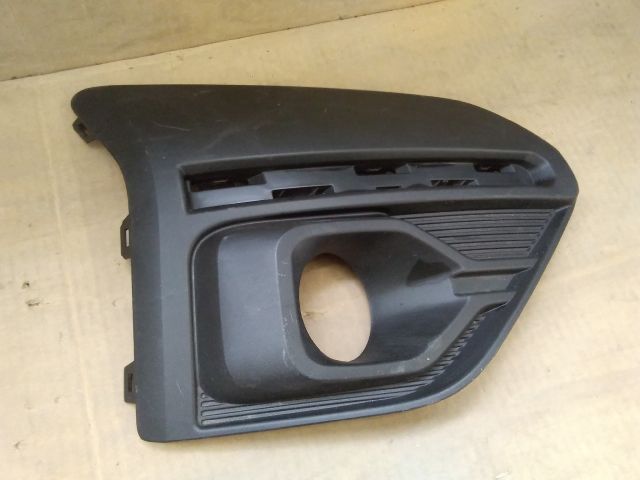 bontott DACIA SANDERO Jobb Ködzárófény Keret