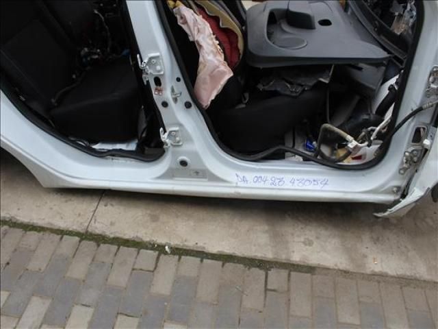 bontott DACIA SANDERO Jobb Küszöb