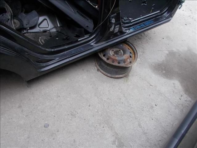 bontott DACIA SANDERO Jobb Küszöb