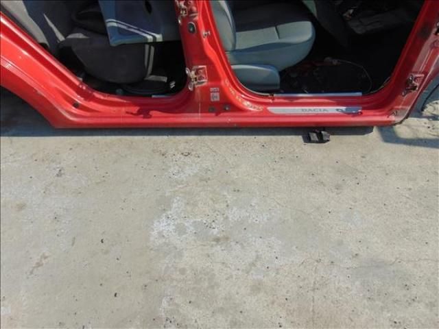 bontott DACIA SANDERO Jobb Küszöb