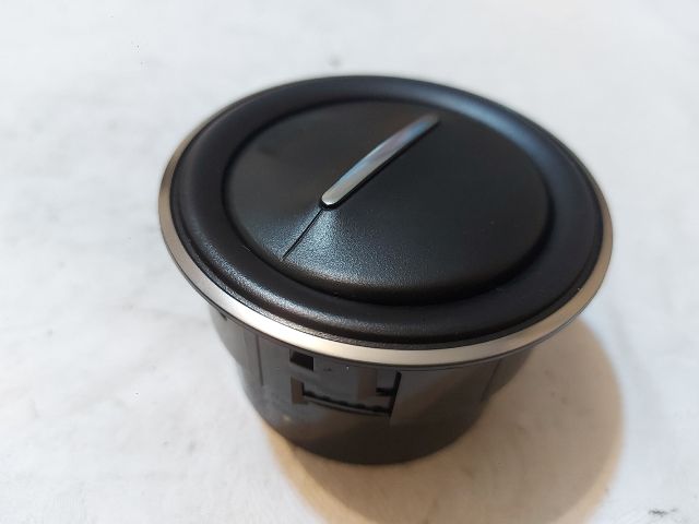 bontott DACIA SANDERO Jobb Szellőző