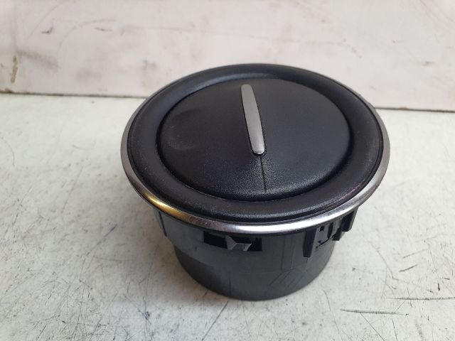 bontott DACIA SANDERO Jobb Szellőző