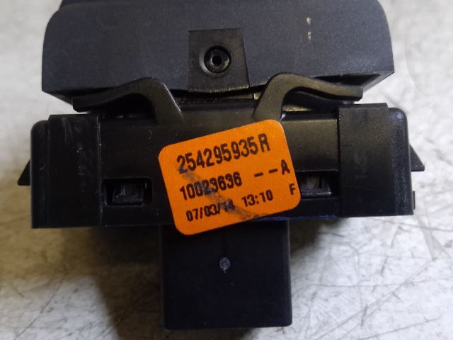 bontott DACIA SANDERO Kapcsoló (Magában)