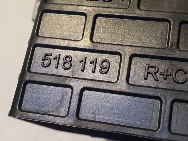 bontott DACIA SANDERO Középső Szellőző