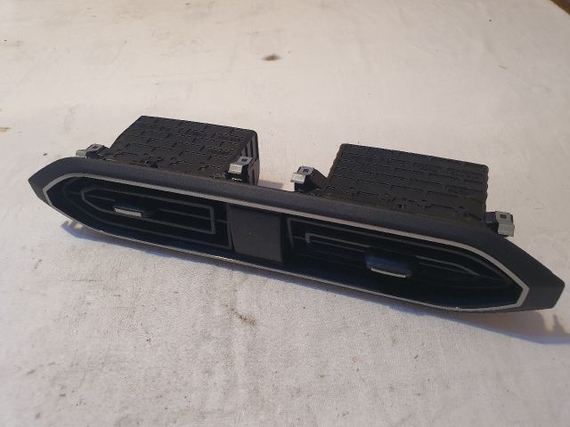 bontott DACIA SANDERO Középső Szellőző