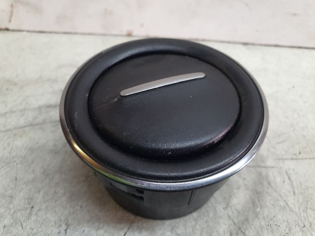 bontott DACIA SANDERO Középső Szellőző