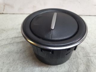 bontott DACIA SANDERO Középső Szellőző