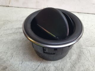 bontott DACIA SANDERO Középső Szellőző