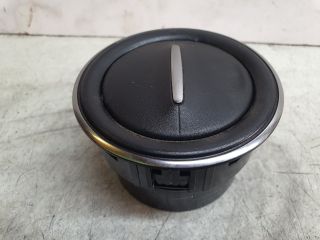 bontott DACIA SANDERO Középső Szellőző