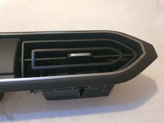 bontott DACIA SANDERO Középső Szellőző