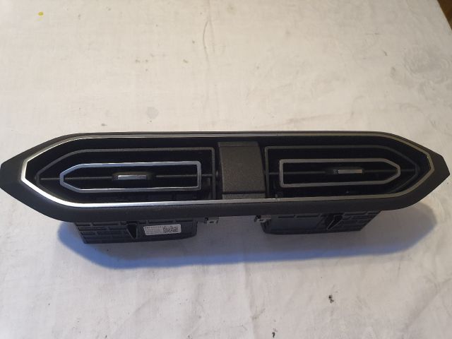 bontott DACIA SANDERO Középső Szellőző