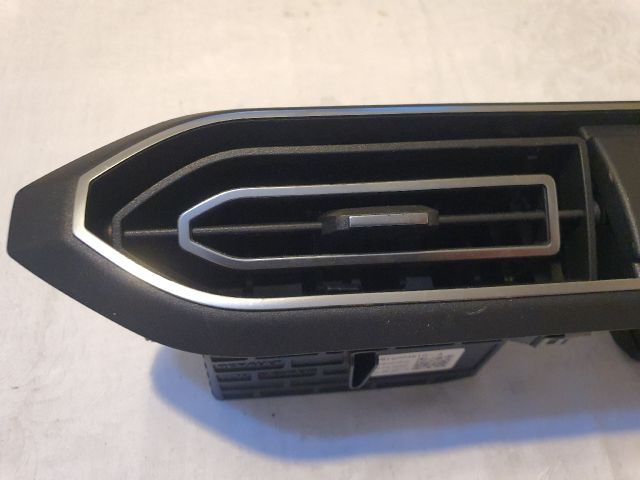 bontott DACIA SANDERO Középső Szellőző