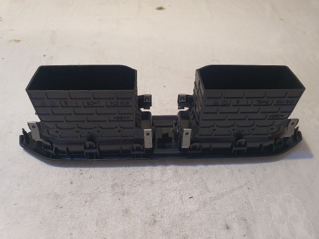 bontott DACIA SANDERO Középső Szellőző