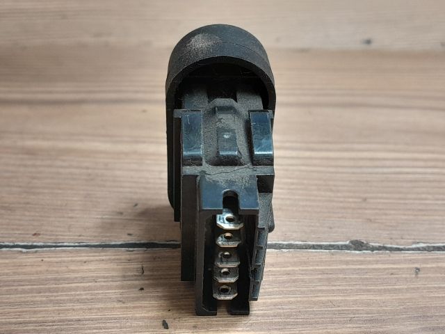 bontott DACIA SANDERO Központizár Kapcsoló