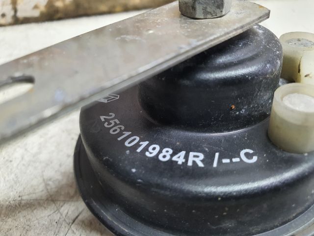 bontott DACIA SANDERO Kürt