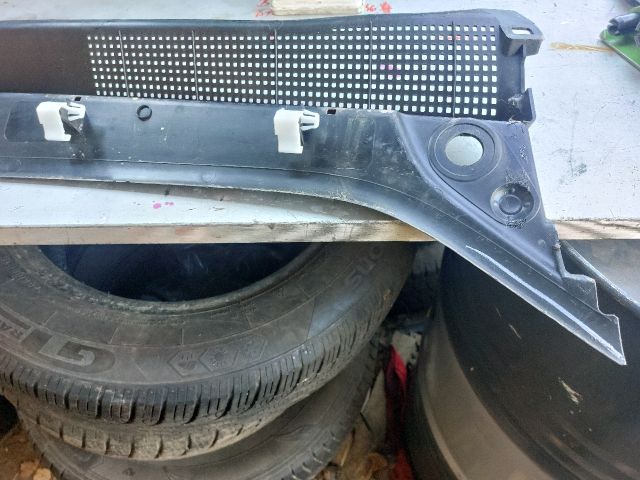 bontott DACIA SANDERO Levélrács