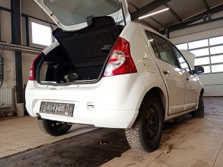 bontott DACIA SANDERO Motorháztető Nyitó Kar / Gomb