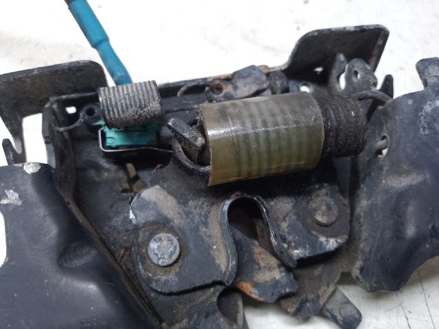 bontott DACIA SANDERO Motorháztető Zárszerkezet