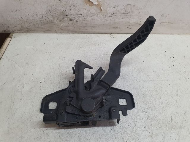 bontott DACIA SANDERO Motorháztető Zárszerkezet