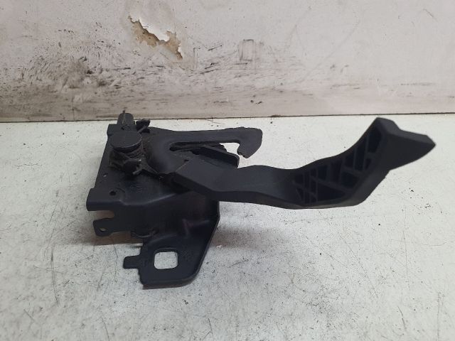 bontott DACIA SANDERO Motorháztető Zárszerkezet