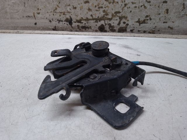 bontott DACIA SANDERO Motorháztető Zárszerkezet