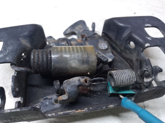 bontott DACIA SANDERO Motorháztető Zárszerkezet