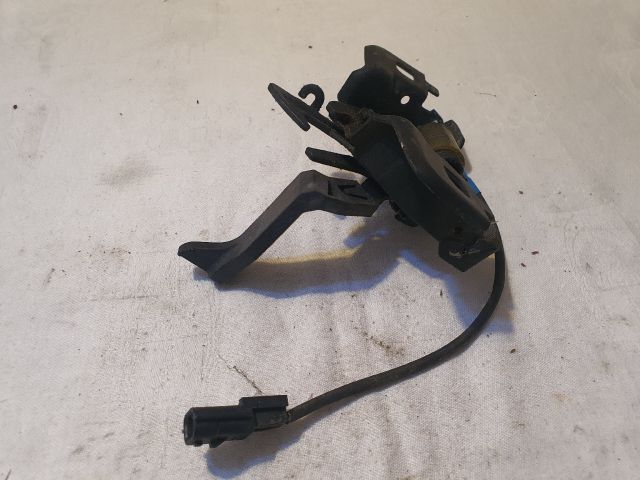 bontott DACIA SANDERO Motorháztető Zárszerkezet