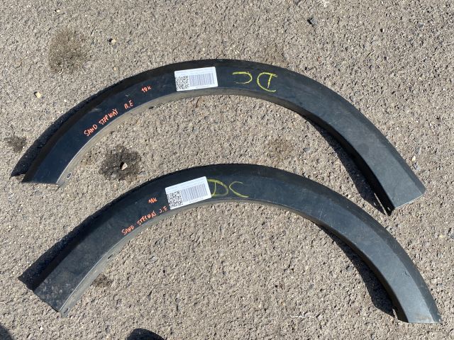 bontott DACIA SANDERO Műanyag Sárvédő Ív Díszléc