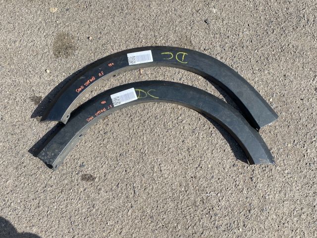 bontott DACIA SANDERO Műanyag Sárvédő Ív Díszléc