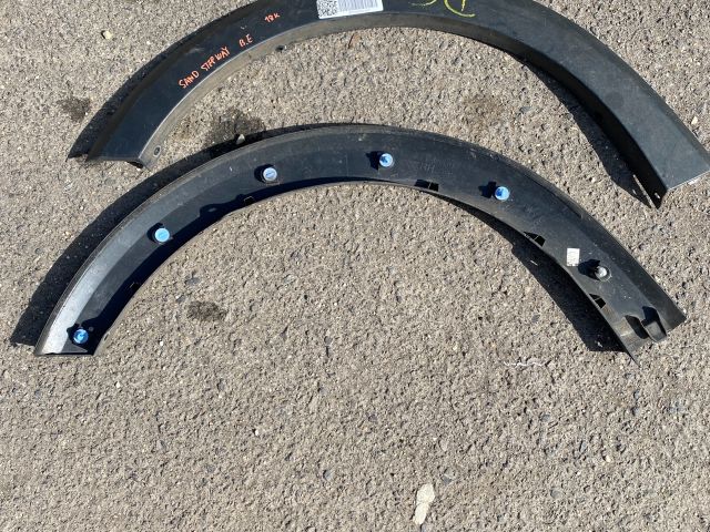 bontott DACIA SANDERO Műanyag Sárvédő Ív Díszléc