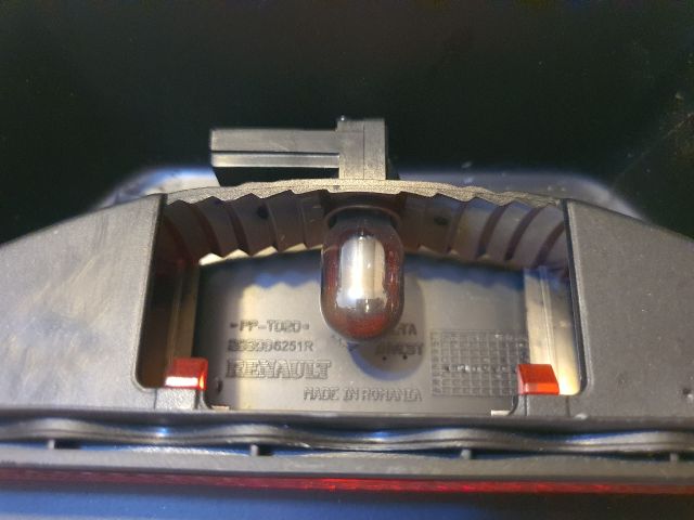 bontott DACIA SANDERO Pótféklámpa