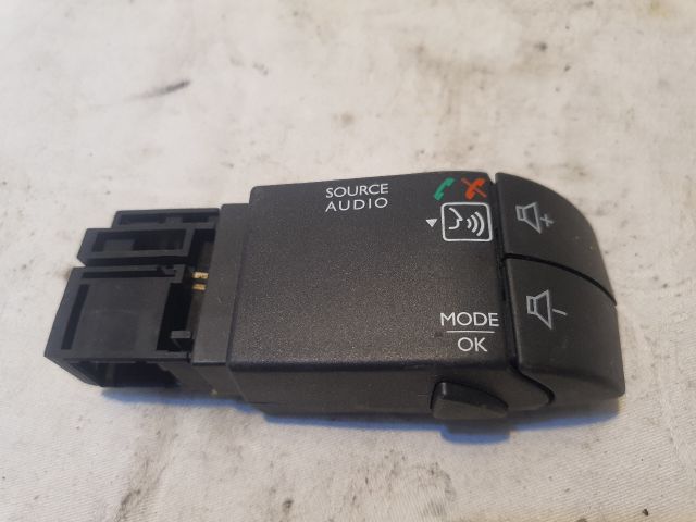 bontott DACIA SANDERO Rádió / CD Kapcsoló