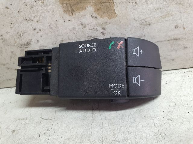 bontott DACIA SANDERO Rádió / CD Kapcsoló