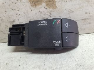 bontott DACIA SANDERO Rádió / CD Kapcsoló