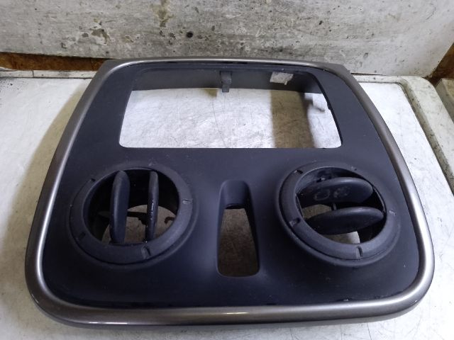 bontott DACIA SANDERO Rádió / CD Keret