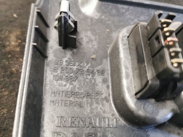 bontott DACIA SANDERO Rádió / CD Keret