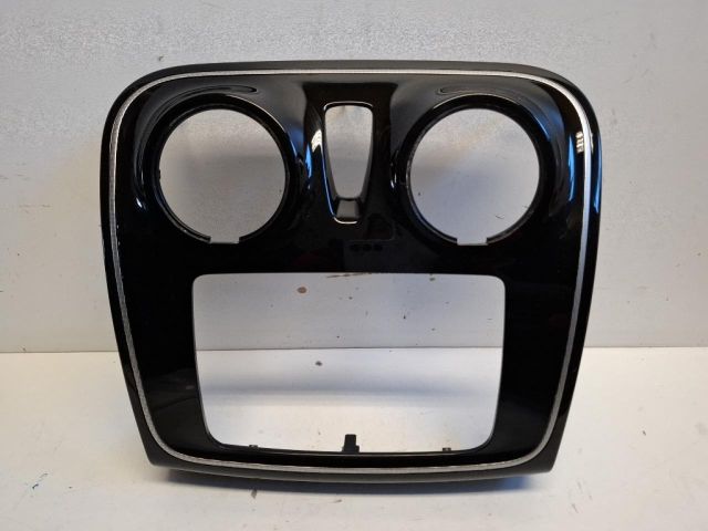 bontott DACIA SANDERO Rádió / CD Keret