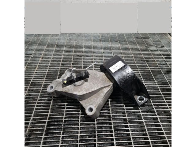 bontott DACIA SANDERO Tartó Bak