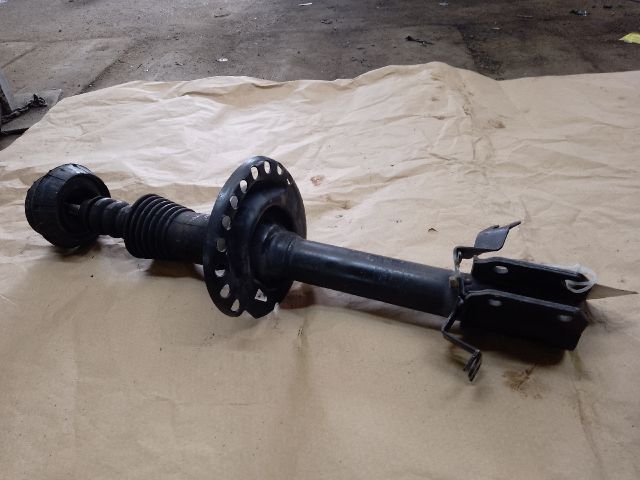 bontott DACIA SANDERO Bal első Lengéscsillapító