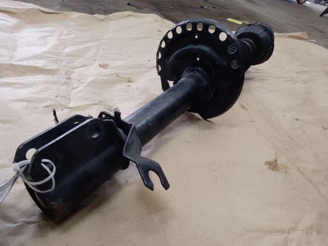 bontott DACIA SANDERO Bal első Lengéscsillapító