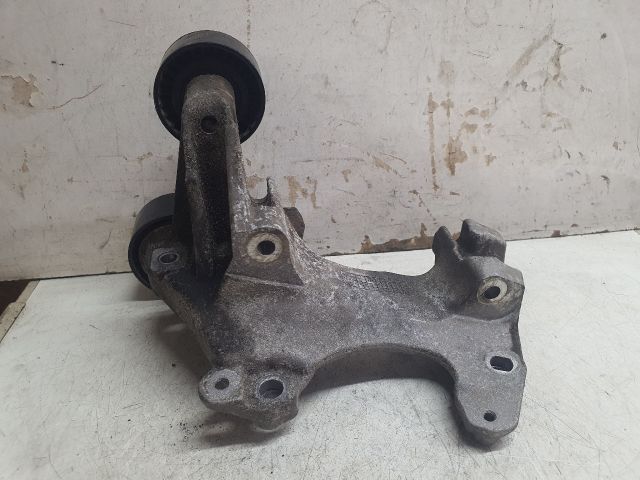 bontott DACIA SANDERO Generátor Tartó Bak