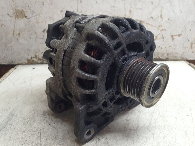 bontott DACIA SANDERO Generátor